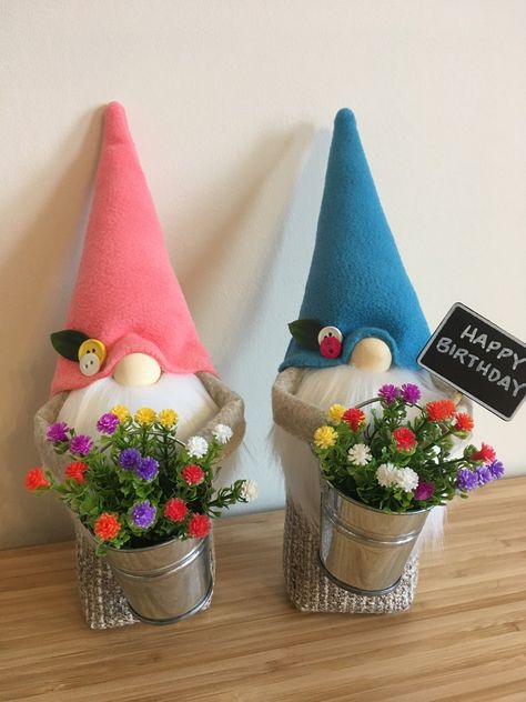 Gnome Teacher, Gnome Birthday, Gnome Ideas, Spring Gnomes, Goodbye Gifts, Gnome Gift, Moms Crafts, Birthday Mom, Diy Gnomes