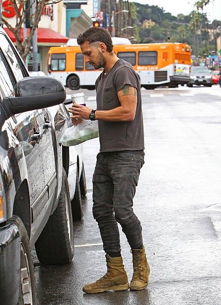 Hunter Boots Men Outfit, Shia Lebouf Outfits, Shia Lebouf Fashion, Shia Labeouf Boots, Shia Labeouf Outfits, Work Boots Outfit Men, Tactical Boots Outfit Men, Tactical Boots Outfit, Shia Labeouf Tattoo