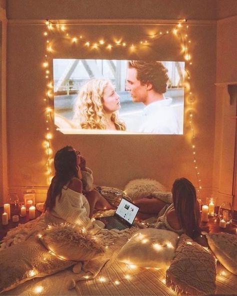 Sleepover Room, Girl Sleepover, Cute Date Ideas, Fun Sleepover Ideas, Dekorasi Kamar Tidur, Watching Movies, King Bedding Sets, Girl Bedroom Decor, Room Decor Bedroom Teenage