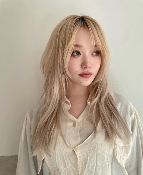 Blond Korean Hair, Blonde Korean Hair, Blonde Hime Cut, Korean Blonde Hair, Blond Hair With Bangs, Blonde Hair Japanese, Asian Blonde Hair, Blonde Dyed Hair, Japanese Hair Color