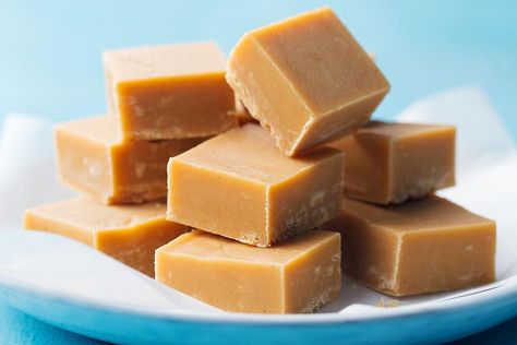 Milk Candy Recipe, Vanilla Fudge Recipes, Gingerbread Fudge, How To Make Fudge, Pumpkin Fudge, Fudge Recipes Chocolate, Milk Candy, Vanilla Fudge, Mexican Candy