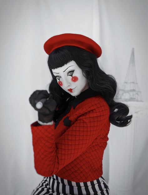 @ ducktrees on Instagram. Mime makeup, mime fashion, clowncore aesthetic, clown makeup, Paris mime, tim Burton Mime Makeup Ideas, Clown Makeup Drawing Reference, Mime Clown Makeup, Circus Mime Costume, Clown Fashion Aesthetic, Diy Mime Costume, Mime Outfit Aesthetic, Scary Mime Costume, French Mime Makeup