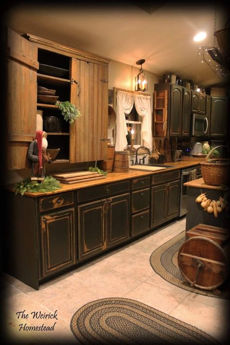 Cabnits Kitchen, Primitive Kitchen Cabinets, Style Kitchen Cabinets, Primitive Cabin, Prim Kitchen, Colonial Kitchens, Primitive Shelves, Primitive Kitchens, Shabby Chic Cabinet