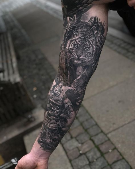 Japan Leg Sleeve Tattoo, Japanese Sleeve Tattoos Black And Grey, Japanese Black And Grey Tattoo, Japanese Warrior Tattoo, Rabe Tattoo, Realistic Tattoo Sleeve, Men Tattoos Arm Sleeve, Full Arm Tattoos, Chicano Tattoos