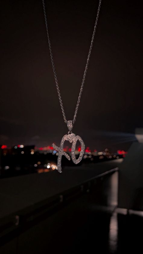 Xo Necklace The Weeknd, House Of Balloons The Weeknd Aesthetic, The Weeknd Houseofballoons, Xo Aesthetic The Weeknd, The Weeknd Girl Aesthetic, The Weeknd Bracelet, Xo Wallpaper The Weeknd, Xo Weeknd, Xo Chain