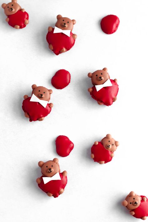 Valentine's Day Bear+Heart Macarons (FREE TEMPLATE!) - That Cute Dish! Cute Macarons, Heart Macarons, Macaron Template, Valentines Day Bears, Macarons Macaroons, Almond Powder, Cooking Thermometer, Black Food, Valentine Chocolate