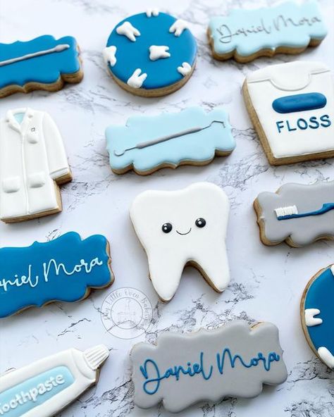 hi! i’m melissa on Instagram: "I’ll mostly likely be the odd man out…. But who here actually enjoys going to the dentist? 🙋🏽‍♀️ I’ve always enjoyed going, it’s kind of a calm experience for me😂 Strange, I know. • #dentistcookies #dentist #dentalcookies #sugarcookies #sugarcookiesofinstagram #royalicing #royalicingart #cookier #cookie #cookiedecorating #decoratedcookies #longmonteats #longmonttreats #longmontcookies #longmontsmallbusiness #longmontloveslocal #coloradocookies #northerncoloradoc Dentist Party Ideas, Dental School Party, Dentist Party, Dentist Graduation Cakes, Dentist Graduation, Dental Hygiene Cookies Decorated, Dental Cookies Decorated, Dentist Cookies, Tooth Cookies