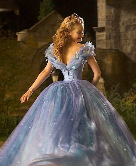 Novedades Disney: diciembre 2014 New Cinderella, Cinderella Movie, Cinderella 2015, Cinderella Costume, Have Courage And Be Kind, Cinderella Dresses, Princesa Disney, Bohol, Lily James