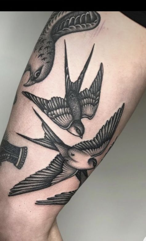 Swallow Tattoo Design, Bird Tattoo Sleeves, Robin Tattoo, Traditional Tattoo Inspiration, Black Bird Tattoo, Torso Tattoos, Tattoo Old School, Elements Tattoo, Mommy Tattoos