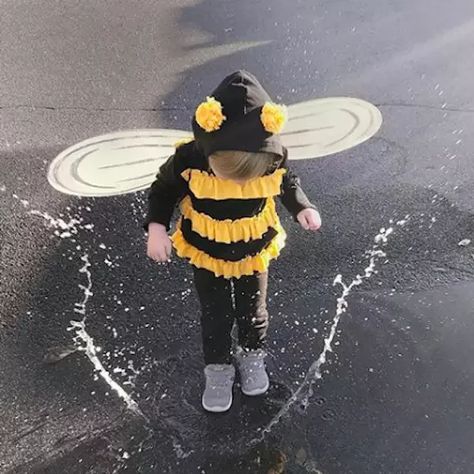 Diy Bumblebee Costume, Toddler Bee Costume, Diy Animal Costumes, Baby Bumble Bee Costume, Toddler Bumble Bee Costume, Baby Bee Costume, Bee Costume Diy, Halloween Costume Ideas For Kids, Bumblebee Costume