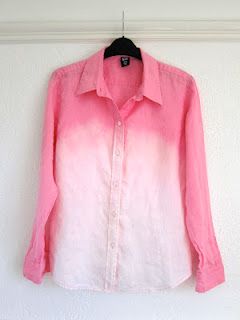 ! ! * Neeny's Wishlist * ! !: How to: Ombre bleach/dip dye shirt and jeans! How To Ombre, Diy Dye Clothes, Dip Dye Shirt, Ombre Clothes, Ombre Shirt, Diy Ombre, Bleach Tie Dye, Bleach Dye, Jeans Diy