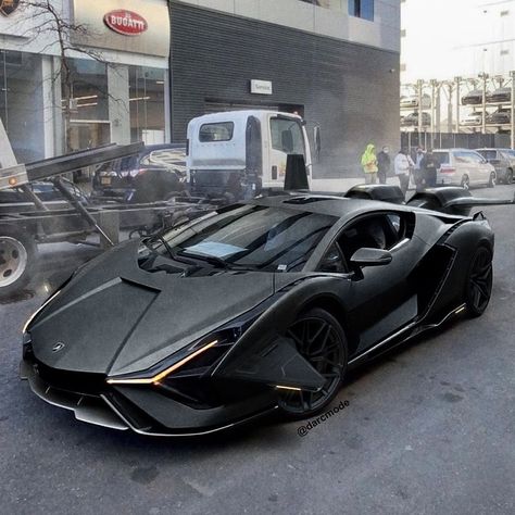 Lambo Suv, Guess Model, Best Lamborghini, Lamborghini Sian, Guess Models, Jet Fighter Pilot, Hyper Cars, Black Cars, Car Facts