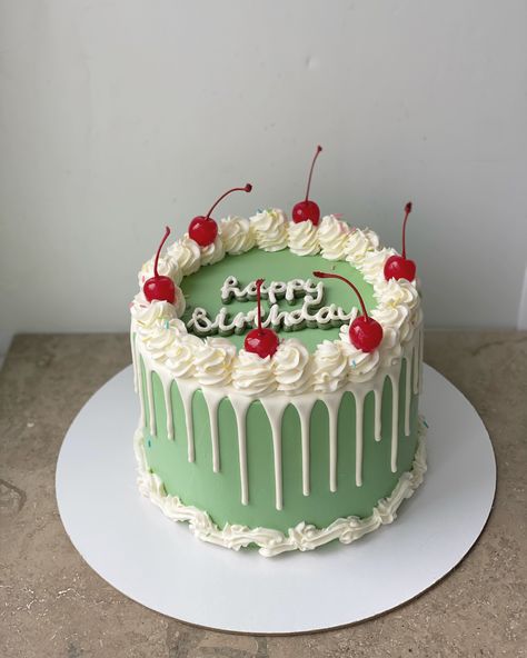 Birthday Cake For Father, Birthday Cake Quotes, Green Birthday Cakes, Round Birthday Cakes, Small Birthday Cakes, Mint Cake, Cake Quotes, Golden Cake, Green Cake