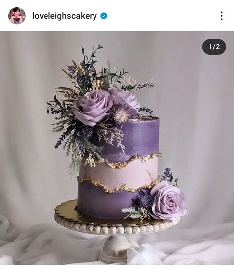 Plum Color Wedding Cake, Plum Color Wedding, Moody Purple Wedding, Purple And Gold Cake, Color Wedding Cake, Wedding Core, Moody Purple, Black And Gold Cake, Lavender Wedding Cake