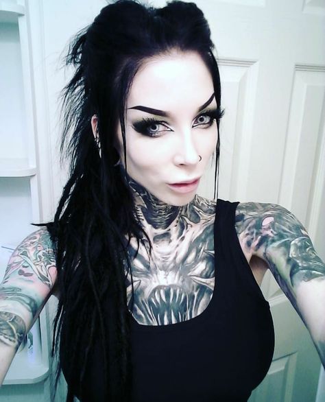 Goth Female Tattoo Ideas, Female Gothic Tattoo, Hot Goth Tattoo, Razor Candi, Goth Girl Tattoo Ideas, Punk Style Outfits, Goth Fashion Punk, Body Suit Tattoo, Satanic Goth Woman Photography