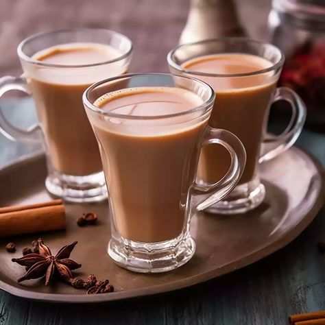 Karak Chai Recipe, Indian Beverages, Mcdonalds Recipes, Healthy Lemonade, Chai Recipe, Indian Tea, Cinnamon Coffee, Morning Drinks, Refreshing Desserts