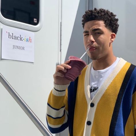 MARCUS SCRIBNER TALKS FIRST TIME HE MET “BLACK-ISH” CAST, AND IT’S FUNNY Marcus Scribner Aesthetic, Black Ish, Male Faceclaims Black Hair, Black Faceclaim Male, Black Ish Cast, Marcus Deadly, Marcus Scribner, Blackish Cast, I'm Doing It Are You Marcus