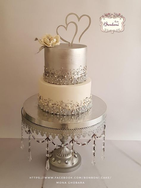 Silver Cakes Anniversary, 25 Wedding Anniversary Cakes Silver, Silver Anniversary Cake Ideas, 25th Anniversary Cake Designs, 25th Wedding Anniversary Cake Design, 25 Th Anniversary Cake, Silver Cake Ideas, Silver White Cake, White And Silver Cake