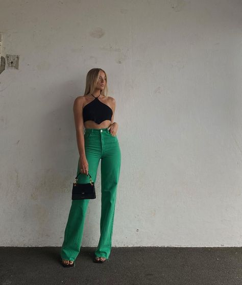 Green Jeans Outfit, Outfits Con Jeans, Street Fits, Outfit Zara, Zara Outfit, Flawless Beauty, Green Pants, Looks Chic, Autumn Outfit