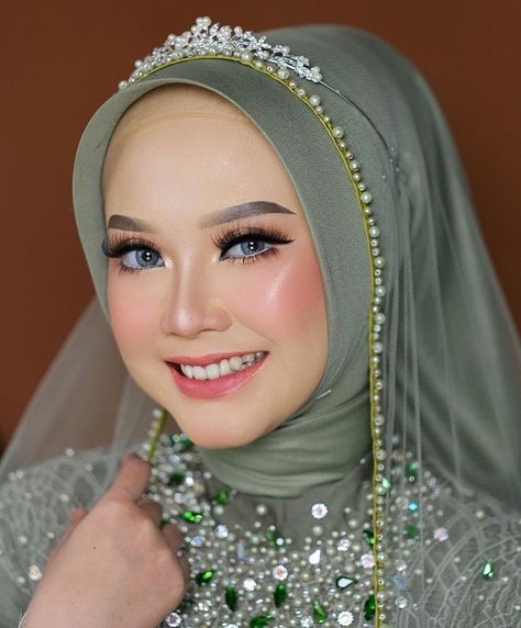 Makeup Pengantin Muslim, Adat Jawa, Simple Hijab, Muslim Fashion Hijab, Wedding Hijab, Mua Makeup, Fashion Hijab, Muslim Wedding, Wedding Idea