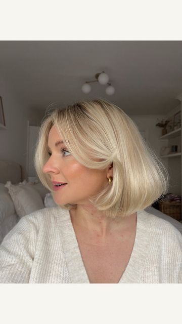 Layered Bouncy Bob, Bouncy Blonde Bob, Blow Dry Round Brush Style, Blow Dry Styling, Bob Blow Dry, Laura Byrnes Instagram, Laura Byrnes Hair, Round Brush Blowout Short Hair, Bouncy Blow Dry Short Hair