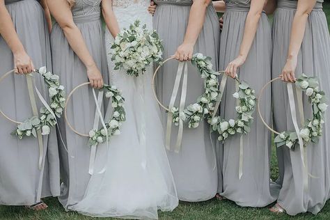 Hoop Bouquets Bridesmaids, Hoop Flower Bouquet, Entourage Flowers Bouquets, Flower Hoops Bridesmaids, Bridesmaid Hoop Bouquet Diy, Wedding Bouquets Alternative, Unique Bridesmaid Bouquet Alternatives, Floral Hoops Bridesmaids, Hoop Bouquet Diy