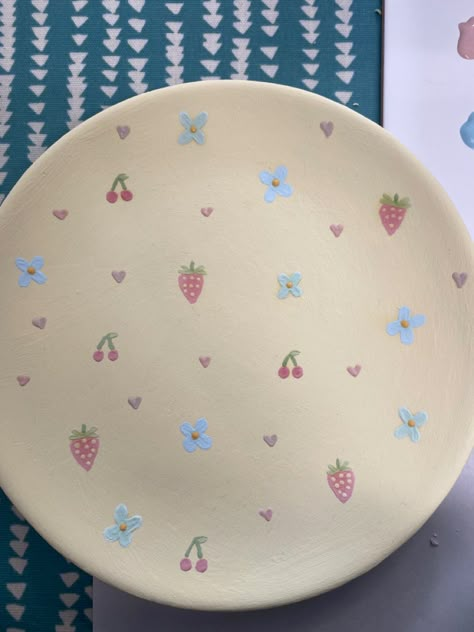 Strawberry Pottery Plate, Heart Cherry Painting, Hand Painted Pottery Strawberries, Cute Pottery Painting Ideas Fruit, Aesthetic Bowl Painting, Cute Painted Pottery Ideas, Pottery Painting Ideas Heart, Simple Flower Pottery Painting, Pottery Painting Strawberries