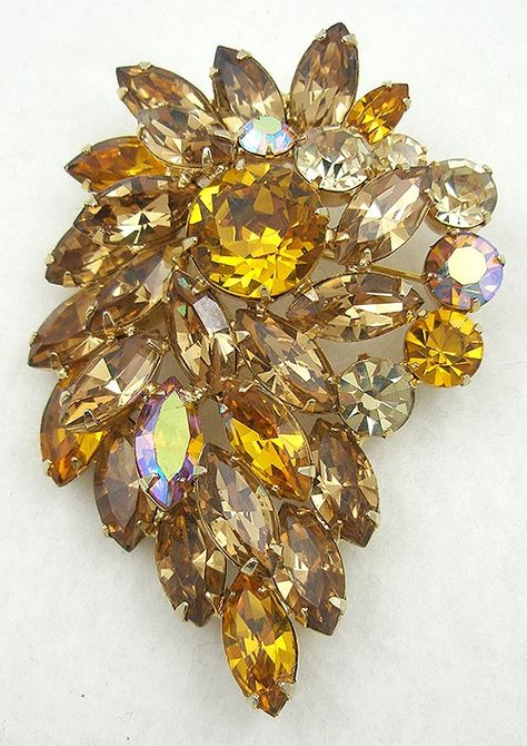 Weiss Topaz Rhinestone Brooch - Garden Party Collection Vintage Jewelry Rhinestone Costumes, Vintage Rhinestone Jewelry, Ruby Rings, Colored Stones, Antique Vintage Jewelry, Keepsake Jewelry, Rhinestone Jewelry, Rhinestone Brooches, Vintage Jewels