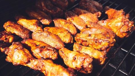 Big Green Egg Chicken Wings Recipe The Best Chicken Wings, Best Chicken Wings, Egg Bbq, Green Egg Bbq, Chicken Wing Recipe, Homemade Rubs, Big Green Egg Recipes, Wing Sauce Recipes, Wings Recipe Buffalo