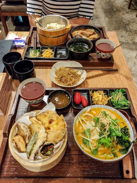 Vegan Taipei Guide | Best Restaurants & Cafes For Vegan Food Taipei Restaurant, Taipei Food, Pineapple Bun, Egg Waffle, Vegan Cafe, Vegan Bakery, Taiwan Travel, Vegan Foodie, Vegan Restaurants