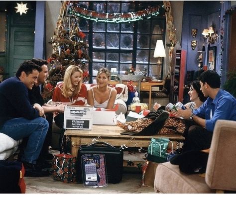 Friends Christmas Episode, Watch Home Alone, Christmas Episodes, Abc Photo, Old School Cartoons, Tv Series To Watch, School Cartoon, Holiday Romance, Friends Christmas