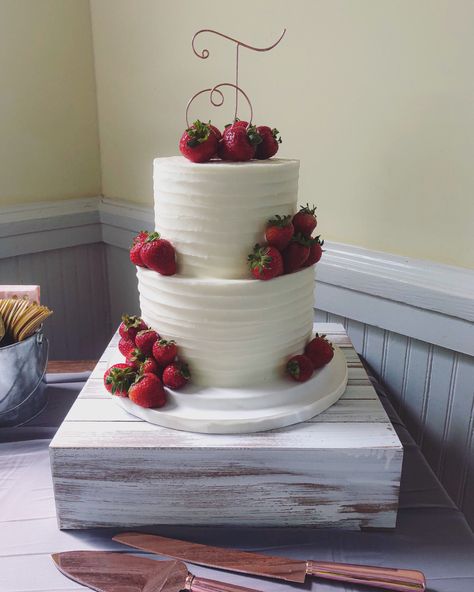 2 Tier Strawberry Cake, Strawberry Shortcake Wedding Cake, Wedding Cake Strawberry, Wedding Cake With Strawberries, Strawberry Wedding Cake, Strawberry Cake Decorations, Berry Wedding Cake, Strawberry Wedding Cakes, 2 Tier Wedding Cakes