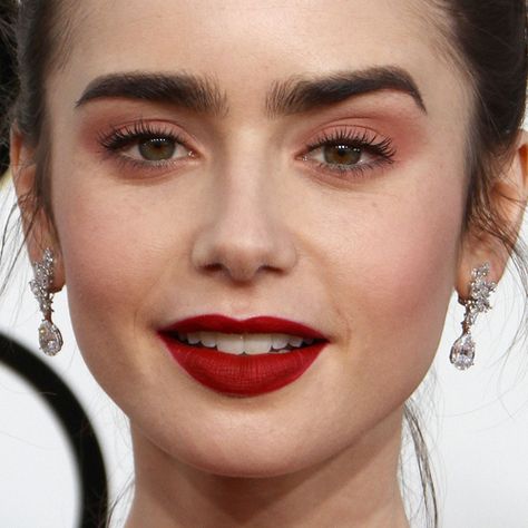 Lily Collins Makeup: Black Eyeshadow, Brown Eyeshadow & Red Lipstick | Steal Her Style Makeup Black Eyeshadow, Lily Collins Makeup, ليلي كولينز, Eyeshadow Brown, Red Lipstick Makeup Looks, Lily Collins Style, Lipstick Style, Red Lipstick Makeup, Red Lip Makeup