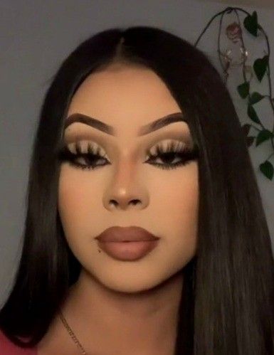 Baddie Makeup Looks Glam, Cholo Makeup, 90s Chola Makeup, Buchona Makeup Looks, Chola Style Makeup, Chicana Makeup 90s, Chicano Makeup, Makeup Chola, Pink And Brown Eyeshadow