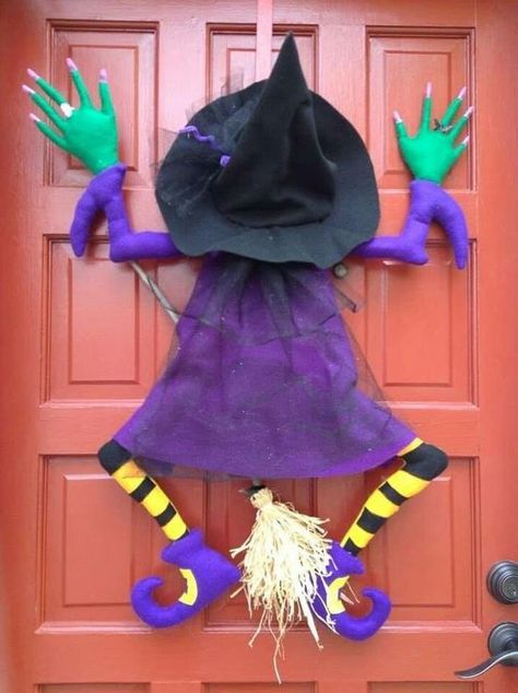 Bruja Halloween, Porta Halloween, Halloween Witch Decorations, Homemade Halloween Decorations, Adornos Halloween, Halloween Crafts Decorations, Halloween Door Decorations, Homemade Halloween, Fall Halloween Crafts