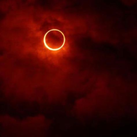 Eclipse in red clouds Red Eclipse Aesthetic, Dark Sun Aesthetic, Red Sun Aesthetic, Red And Gold Aesthetic, Eclipse Aesthetic, Red Eclipse, Gods Masterpiece, Orange Core, Devils Advocate