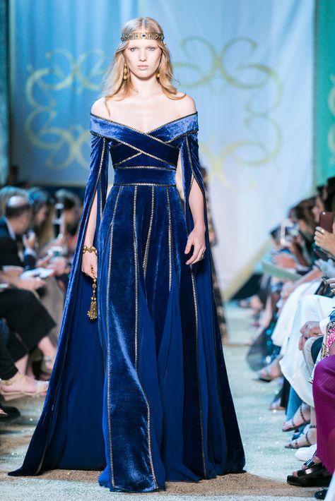 Elie Saab Haute Couture, Elie Saab Fall, Elie Saab Couture, Collection Couture, Long Sleeve Evening Gowns, Fantasy Dresses, Couture Mode, Designer Gowns, Dresses Short