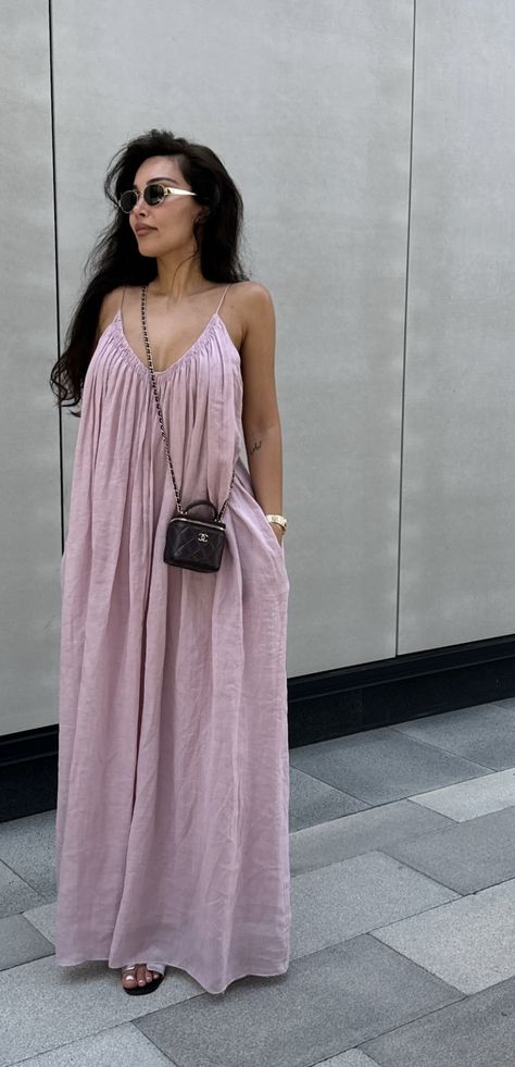 Airy Outfits Casual, Chill Holiday Outfits, Pink Maxi Dress Outfit Casual, Spring Trip Outfits, Dubai Outfit Ideas For Women, Linen Clothes For Women Classy, All Back, Modest Vacation Outfits, Summer Outfit Plus Size