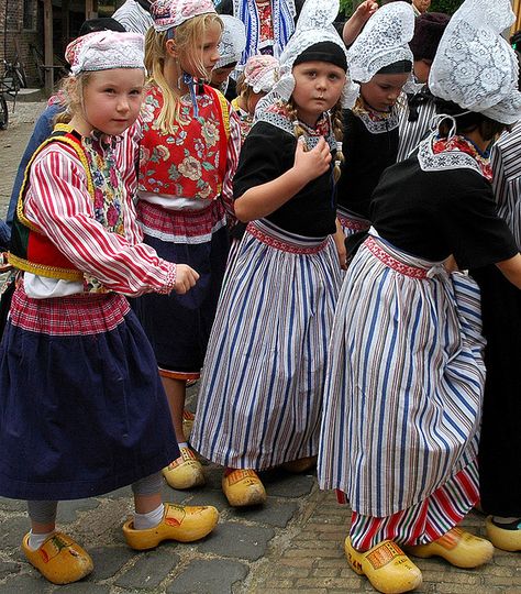 Dutch traditional costume.... I spent my pre-teen years in Holland and I can't wait to go back :) Traditional Costumes Of The World, Traditional Dutch Clothing, Dutch Clothing, Dutch Culture, Costumes Around The World, Dutch Girl, National Dress, Folk Dresses, Ethnic Dress