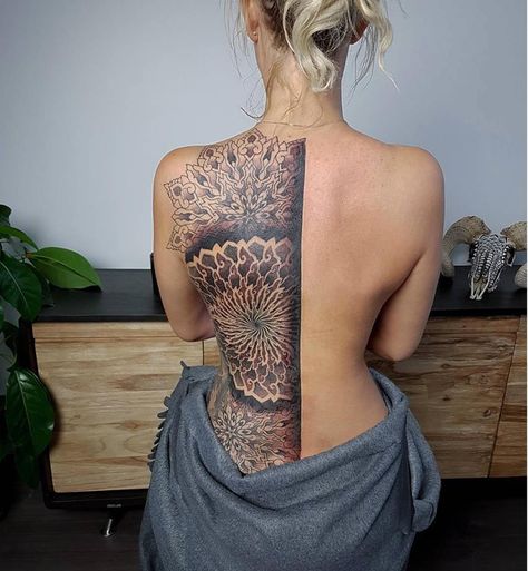 Spinal Tattoo, Beautiful Darkness, Tato Minimal, Mandala Tattoos, Geometric Mandala Tattoo, Tattoed Women, Back Piece, Mandala Tattoo Design, Life Crisis