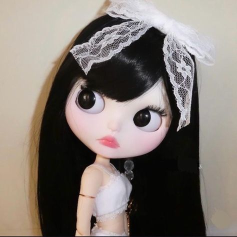 Halloween Princess, Doll Aesthetic, Pfp Ideas, Angel Doll, Eye Makeup Art, Baddie Makeup, New Dolls, Doll Parts, Pretty Dolls