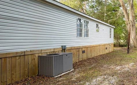 Trailer Underpinning Ideas, Mobile Home Underpinning Ideas, Diy Mobile Home Skirting, Mobile Home Skirting Ideas, Mobile Home Redo, Skirting Ideas, House Skirting, Mobile Home Skirting, Home Skirting