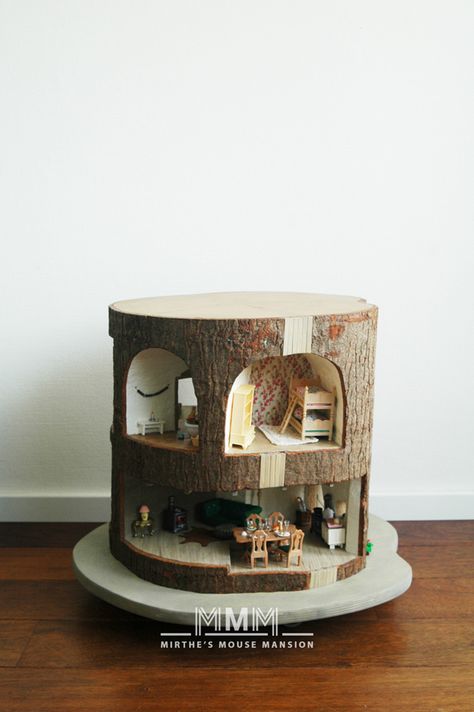 Mirthe's Mouse Mansion, left side view 2 | by Esther Maan | #dollhouse #poppenhuis #treehouse #mirthesmousemansion #miniatures Mouse Mansion, Treehouse Ideas, Fairy Garden Furniture, Fairy Homes, Box House, Mouse House, Doll House Plans, Dollhouse Miniatures Diy, Fairy Decor