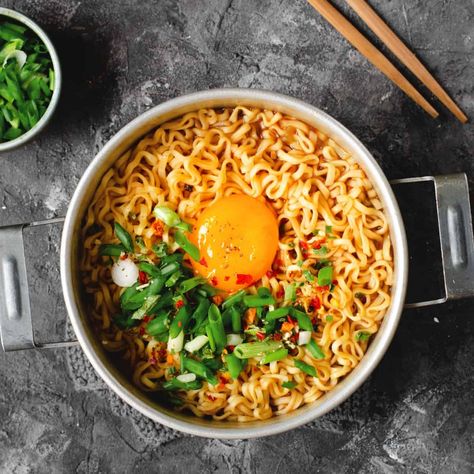 25 Can't-Miss Recipes to Consider Before Making Shin Ramen - Drizzle Me Skinny! Shin Ramen Recipes, Shin Ramen, Cheese Ramen, Kimchi Ramen, Ramen Seasoning, Shin Ramyun, Ramen Hacks, Food Product Photography, Dry Noodles