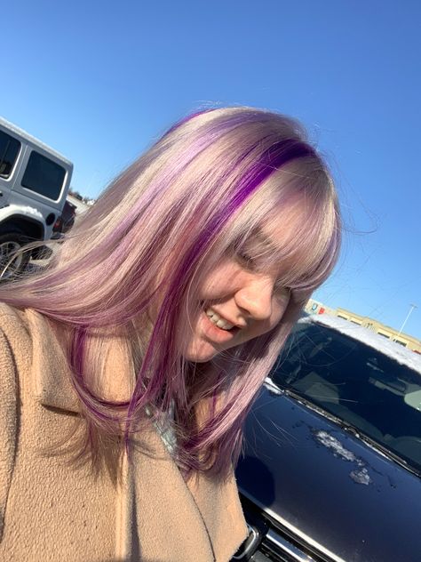 Blonde And Purple Hair Aesthetic, Purple Hair White Streak, Blonde And Purple Hair Highlights, Ginger Hair With Purple Highlights, Purple Hair Streaks Blonde, Hair Inspo Color Curly, Purple Streaks In Blonde Hair, Blonde Hair Purple Highlights, Purple Skunk Hair