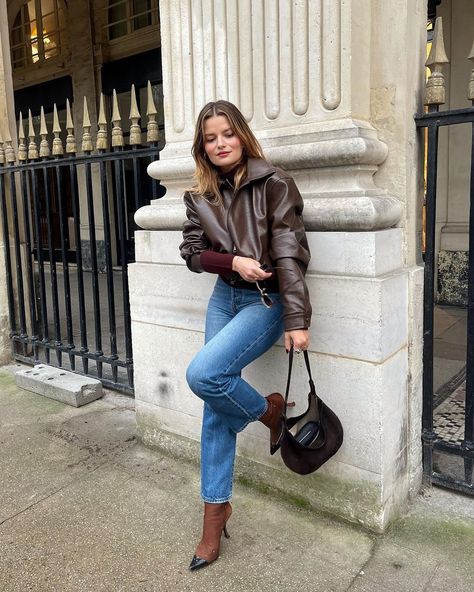 Sabina Socol (@sabinasocol) • Instagram photos and videos Sabina Socol Style, Sabina Socol, Pregnancy Fashion Winter, Burgundy And Brown, French Chic Fashion, Classic French Style, French Girl Style, Love French, Effortlessly Chic Outfits