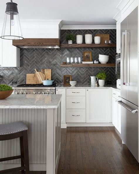 White kitchen cabinets with dark grey backsplash tile Dark Herringbone Backsplash, Dark Grey Herringbone Backsplash, Gray Backsplash White Cabinets, Charcoal Backsplash, Beadboard Kitchen, Gray Tile Backsplash, Kitchen Soffit, Gray Tile, Maple Kitchen Cabinets