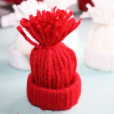 Mini Pom Pom Hat Ornaments Kids Christmas Crafts Ornaments, Christmas Ornaments Diy Kids, Hat Ornaments, Knitted Christmas Decorations, Crochet Christmas Hats, Hat Ornament, Kitchen Christmas Gifts, Christmas Yarn, Diy Christmas Ornament