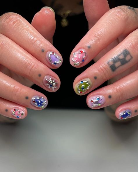 All posts • Instagram Maximalist Short Nails, Short Colorful Nails, Short Maximalist Nails, Colorful Gel Nails, Short Nail Designs Gel, Chrome Design Nails, Airbrush Nail, Junk Nails, Mens Nails