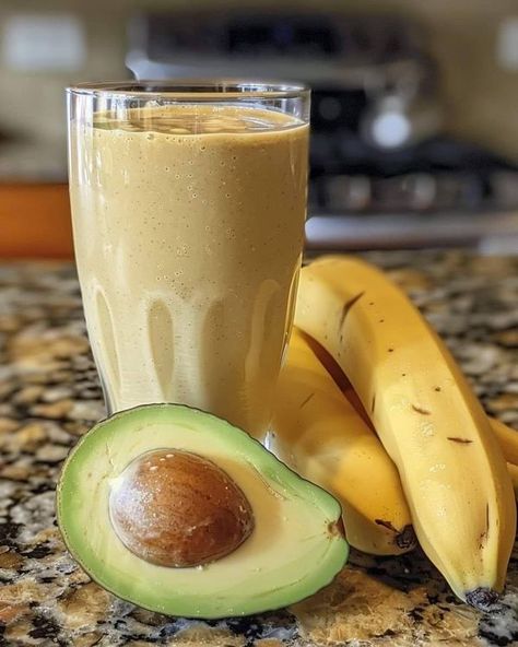 Banana Avocado Smoothie, Smoothies With Almond Milk, Banana Walnut, Avocado Smoothie, Health Hacks, Ice Cubes, Almond Milk, 1 Cup, Health Tips